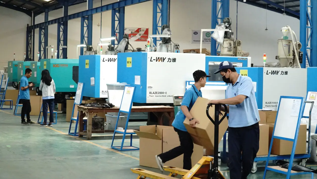 Production floor at PT. Cave Sumber Berkat
