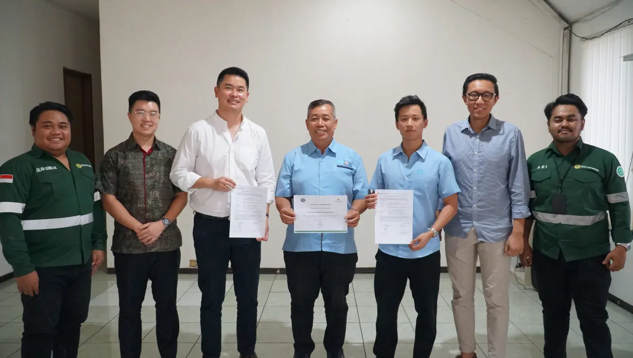 Signing the CSB and Suryanesia solar partnership